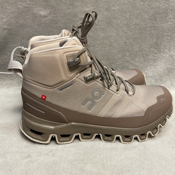 On Cloudrock Waterproof Boots Size 5.5 - Picture 2 of 7